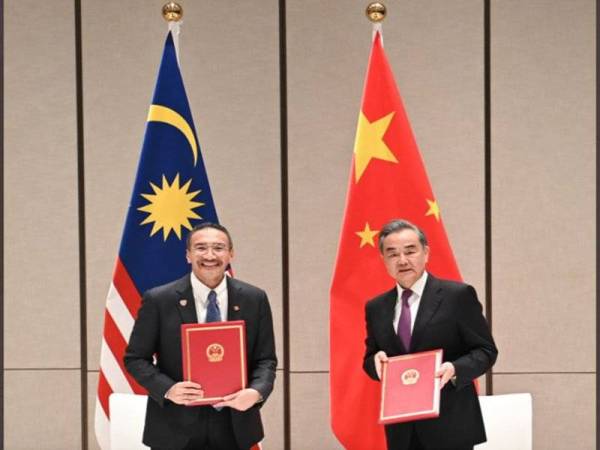 Malaysia-China tandatangani MoU wujudkan jawatankuasa peringkat tinggi untuk galak kerjasama dalam era pasca Covid-19.