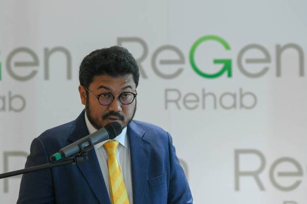 Megat D Shahriman pada majlis MoU di Hospital ReGen Rehab pada Selasa.