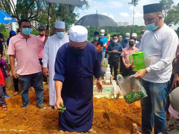 Mak Cik Petir Pernah Rancang Berbuka Puasa Bersama Keluarga Anak