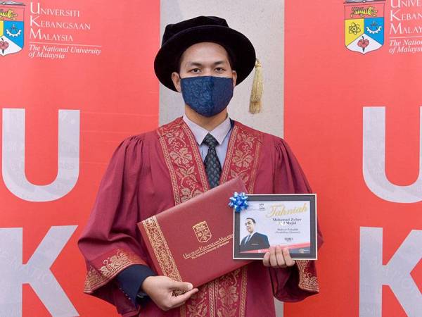 Mohamad Zuber tamat pengajian di peringkat Doktor Falsafah (PhD) Pendidikan (Ekonomi), Fakulti Pendidikan (FPend) di Universiti Kebangsaan Malaysia (UKM). - Foto PKK UKM