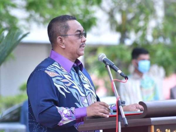 Muhammad Sanusi ketika berucap pada Majlis Perhimpunan Pagi Menteri Besar Kedah bersama Penjawat Awam Kedah di Dataran Wisma Darul Aman di Alor Setar pada Khamis. - Foto Ihsan Urusetia Penerangan Darul Aman