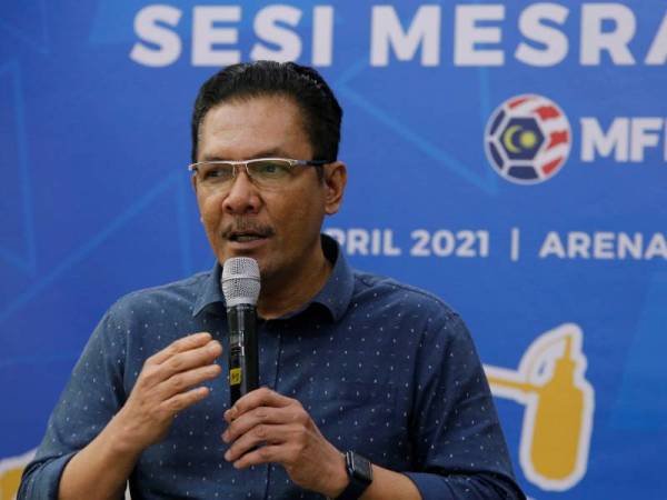 Ab Ghani beramah mesra dengan wakil media pada Sesi Mesra Media di Wisma Persatuan Bola Sepak Malaysia (FAM) hari ini. - Foto Bernama