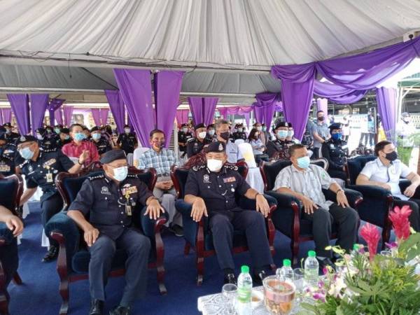 Ketua Polis Negara, Tan Sri Abdul Hamid Bador ketika Majlis Pelancaran Taman Angkat Amanita Kontinjen Selangor di Tapak Padang Surau An-Nur, Bandar Puteri, Klang pada Sabtu.