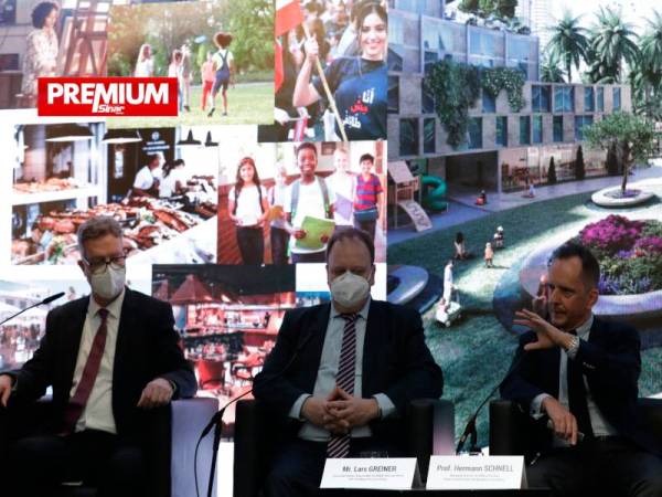 Delegasi Jerman bersama pegawai Lubnan ketika sidang media untuk mengumumkan projek pembinaan semula Pelabuhan Beirut dan kawasan sekitarnya pada Jumaat lalu. - Foto AFP