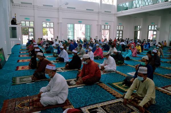 Solat tarawih kembali 'menghiasi' Ramadan tahun ini. - Gambar hiasan