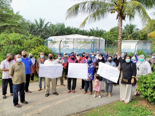 Penduduk Taman Sejahtera Rakyat Sungai Toh Pawang, Sungai Petani terpaksa menanggung kerugian apabila masalah bekalan air kritikal sejak awal tahun ini.