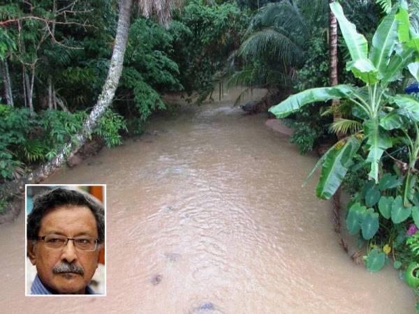 Air Sungai Kupang menjadi keruh akibat dicemari sisa lumpur. Gambar kecil: Mohideen