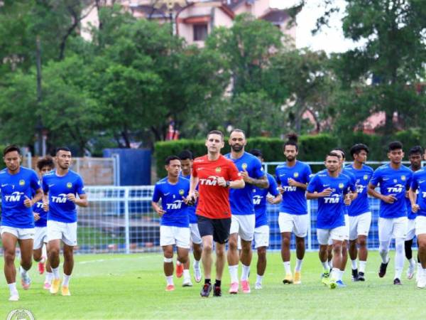 Pemain Harimau Malaya ketika menjalani latihan di Padang Seri Gelam, Johor Bahru bulan lalu. - Foto Football Association of Malaysia