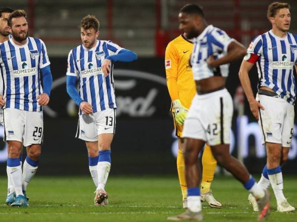 Pemain Hertha selepas aksi menentang FC Union Berlin dalam aksi Bundesliga di Berlin pada 4 April lalu. -Foto AFP