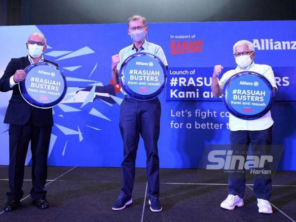 Dari kiri: Shamshun Baharin, Zakri dan Hussamuddin ketika majlis pelancaran #RasuahBusters bersama Allianz Malaysia di Kuala Lumpur pada Isnin. - FOTO ROSLI TALIB/SINAR HARIAN