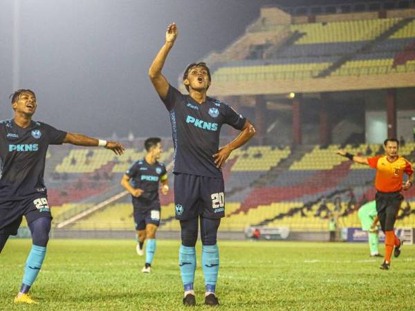 Syahmi meraikan jaringannya ketika menentang Melaka United FC di Stadium Hang Jebat pada Jumaat.