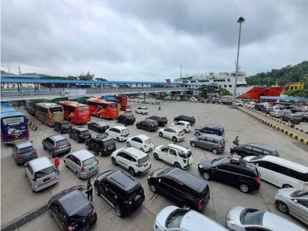 Kerajaan Indonesia memutuskan larangan pulang ke kampung untuk menyambut Syawal berkuat kuasa pada 6 Mei hingga 17 Mei ini. - Foto Kompas