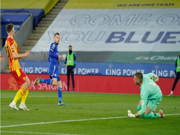 Aksi Vardy ketika membantu The Foxes mengatasi West Bromwich di Stadium King Power.