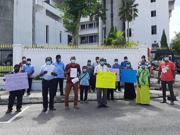 Antara penduduk Ladang Kirby yang membantah perpindahan ke Pangsapuri Lobak.