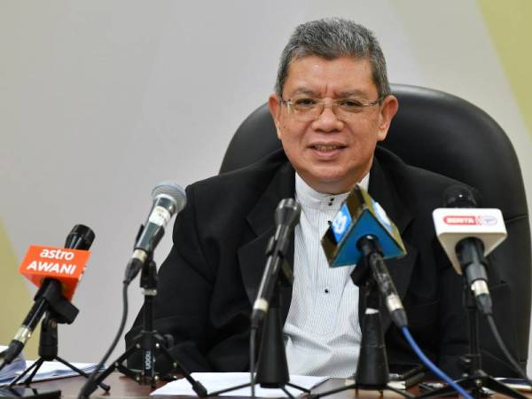 Saifuddin ketika sidang media selepas sesi libat urus bersama Google, Microsoft, Facebook dan Amazon secara maya di pejabatnya hari ini. - Foto Bernama