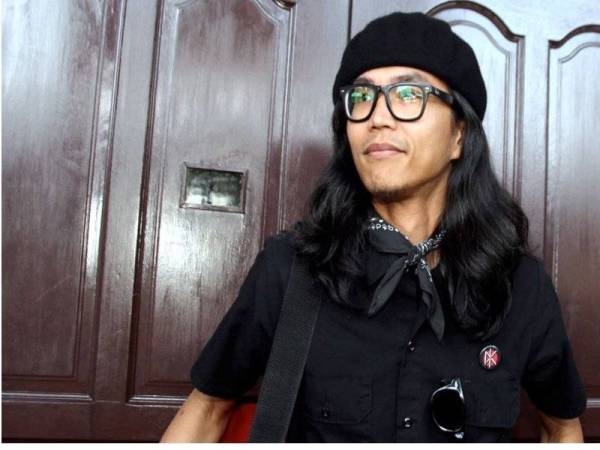 Fahmi Reza direman sehari bagi membantu siasatan berhubung dakwaan menghina Raja Permaisuri Agong, Tunku Azizah Aminah Maimunah Iskandariah.