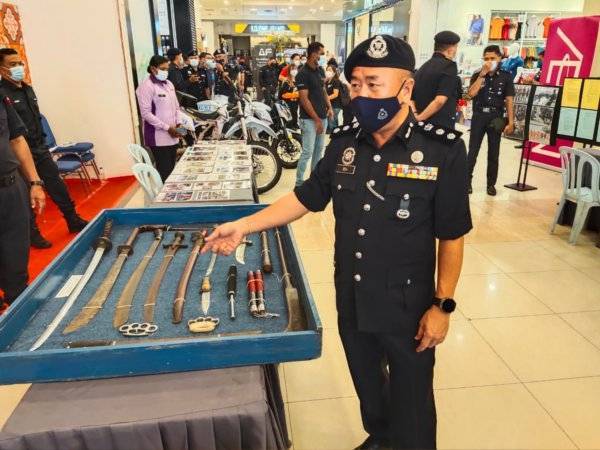 Eng Lai ditemui pemberita ketika hadiri Program Hari Bertemu Pelanggan Peringkat IPD Sentul di sebuah pusat beli belah di Kepong, Kuala Lumpur pada Sabtu.