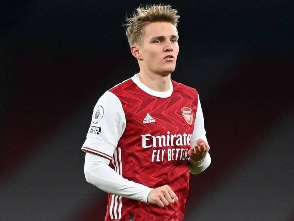 Presiden Real Madrid, Florentino Perez dikatakan enggan melepaskan Odegaard kerana masih kecewa dengan tindakan enam kelab EPL menarik diri daripada ESL. - Foto Twitter Arsenal Goals