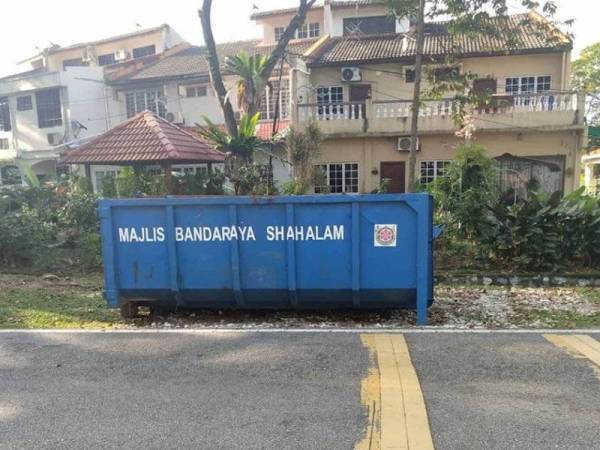 Perkhidmatan tong RORO disediakan secara percuma untuk membantu penduduk di Shah Alam membuang sampah pukal menjelang Hari Raya Aidilfitri.