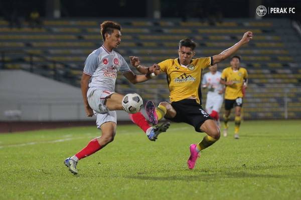 Antara aksi menarik pertemuan Perak menentang Melaka United di Stadium Perak. Foto: Perak FC 