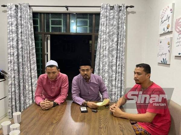 Wan Mohd Faisal Wan Kadir menerima kunjungan pihak Armada Kelantan di kediamannya pada Isnin.