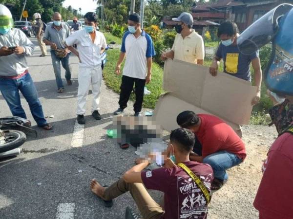 Mangsa maut akibat terjatuh selepas motosikal ditunggangi bergesel dengan sebuah motosikal lain dalam nahas di Batu 6 Jalan Bharu, Kuala Kurau pada Selasa.