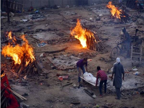 India kini mencatat jumlah kes kedua tertinggi dengan 19.5 juta kes dilaporkan setakat ini dan kematian mencecah 215,000 orang. Foto: EPA 