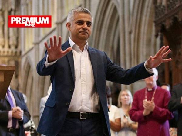 Datuk Bandar London, Sadiq Khan (kanan) merupakan Muslim pertama dipilih memegang jawatan Datuk Bandar London pada tahun 2016. - Foto AFP