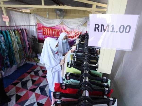 Demi kasih, cikgu usahakan baju raya RM1 untuk pelajar