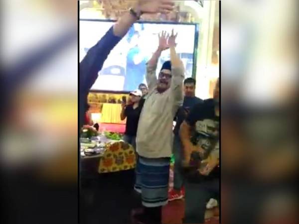 Vidoe tular Awie dan beberapa individu semasa menghadiri satu majlis misi kemanusiaan di sebuah hotel di Jalan Hang Tuan, Melaka.