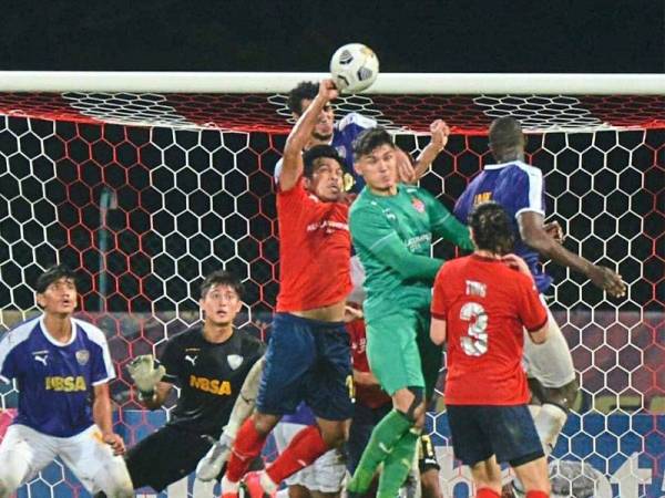 Insiden jaringan Shukor Adan yang menggunakan tangan ketika KL City bertemu UiTM FC.