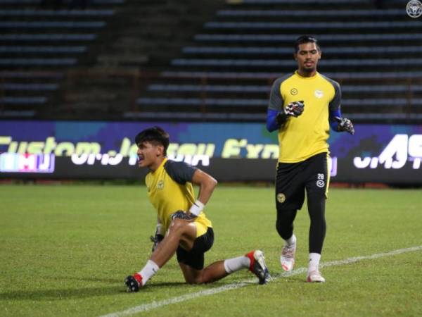 Hafizul Hakim (kanan) antara pemain berpengalaman yang membarisi Perak FC musim ini. - Foto FB Perak FC
