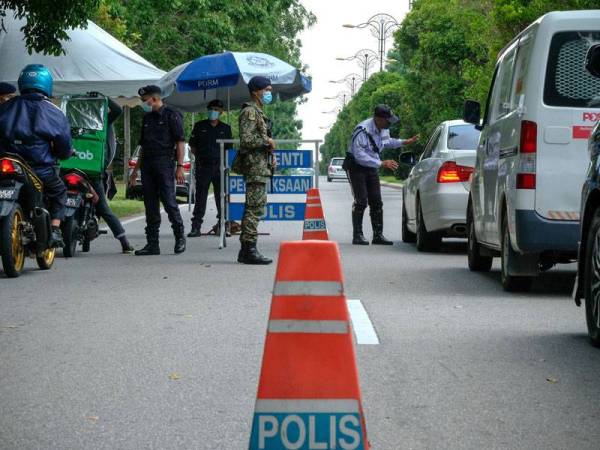 Enam kategori dibenarkan untuk merentas daerah dan negeri semasa tempoh pelaksanaan Perintah Kawalan Pergerakan (PKP) di seluruh negara yang bermula Rabu ini. - Foto Bernama