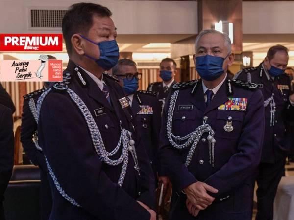 Abdul Hamid (kiri) dan Acryl Sani selepas Majlis Serah Terima Tugas Ketua Polis Negara dan Pengerusi Persatuan Keluarga Polis (Perkep) di Mes Pegawai Kanan Bukit Aman pada 3 Mei lalu. - Foto Fail Bernama