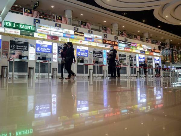 Keadaan semasa di Terminal Bersepadu Selatan (TBS) yang lengang selepas kerajaan tidak membenarkan orang ramai pulang ke kampung menyambut perayaan Aidilfitri. - Foto Bernama