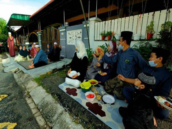 Raya tetap raya