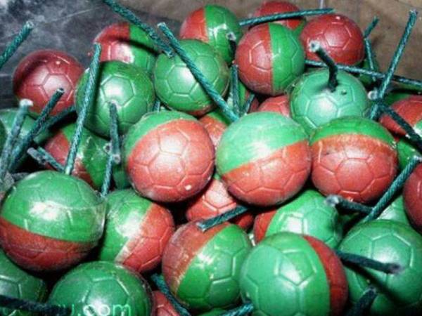 Mangsa membuat sendiri mercun itu dengan menggunakan belerang daripada 50 biji mercun bola. - Gambar hiasan