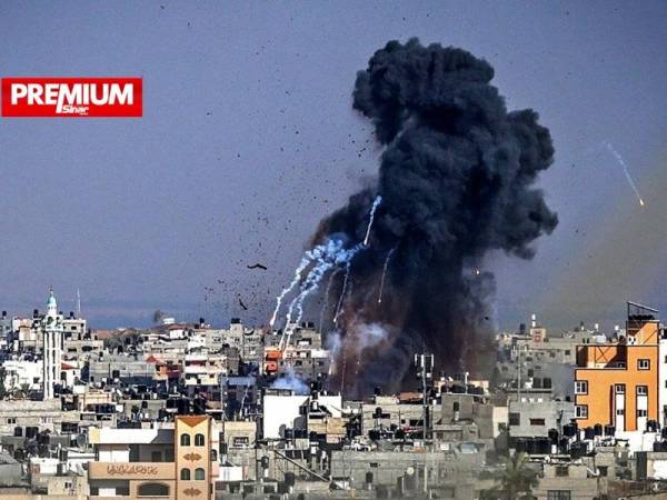 Tentera Israel melancarkan serangan udara sejak Isnin lalu yang mengakibatkan lebih 100 penduduk Palestin terkorban di Gaza. - Foto AFP