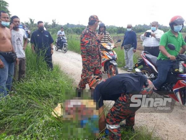 Mayat Badrol Azhan Nizam ditemui berdekatan lokasi Muhammad Fakrullah ditemui dalam tali air di Kampung Gelam, Tanjung Minyak, pada pagi Rabu.