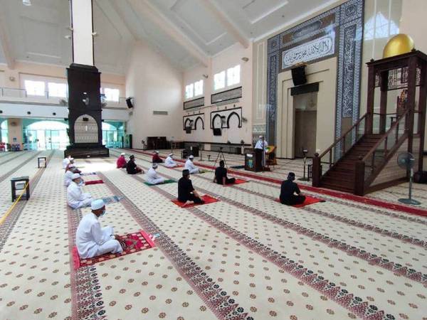 Johor membenarkan solat fardu dan solat Jumaat dijalankan di masjid dan surau di negeri ini sepanjang tempoh PKP 3.0 secara bersyarat.