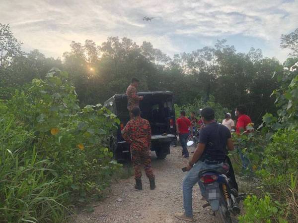 Operasi mencari mangsa yang dikhuatiri lemas ketika mencari ketam di Kampung Melayu Dapur Arang, Gelang Patah.