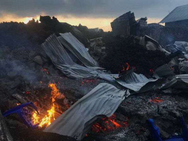 Gunung berapi Nyiragongo meletus pada Sabtu mengorbankan 15 nyawa penduduk. - Foto AFP