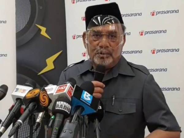 Polis menyiasat Tajuddin kerana tidak memakai pelitup muka pada sidang akhbar berkaitan kemalangan tren LRT pada Selasa.