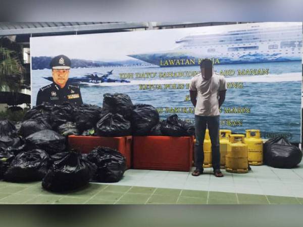 Suspek ditahan bersama 300kg daun ketum dan 200 bungkus air ketum di rumahnya di Sungai Batu, Teluk Kumbar, Georgetown pada Selasa.