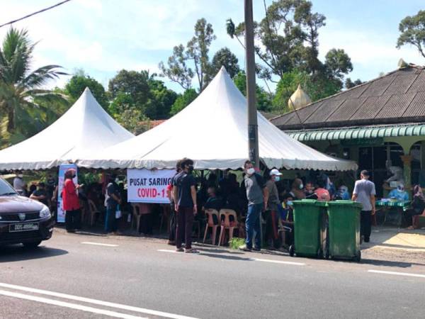 Surau yang didakwa digunakan oleh jemaah terdiri penduduk Kampung Pauh Lima di Bachok yang didakwa melakukan solat berjemaah secara curi-curi, rapat dan di dalam suasana gelap kerana menutup lampu.