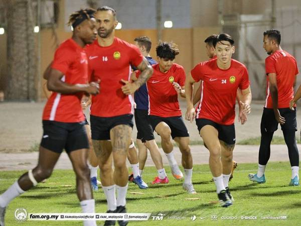 Skuad Harimau Malaya giat berlatih di Manama pada Khamis. - Foto FB FAM