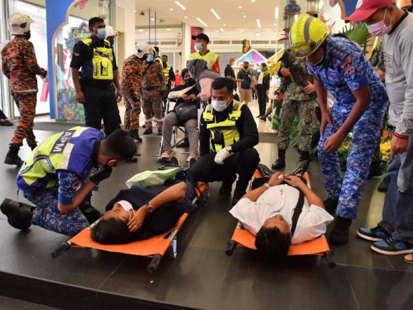 Antara penumpang yang cedera apabila dua tren LRT terlibat dalam kemalangan berhampiran stesen Kampung Baru pada 24 Mei lalu. -Foto Bernama