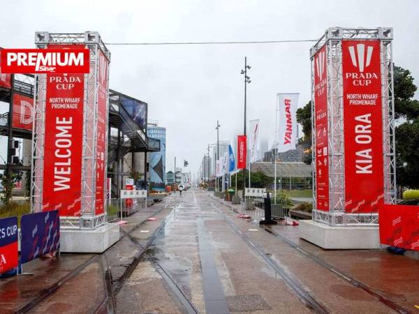 Sebuah kawasan lengang di bandar raya Auckland, New Zealand ketika perintah 'lockdown' dilaksanakan pada Februari lalu. - AFP