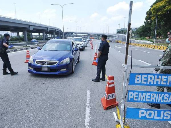 Sekatan jalan raya (SJR) bergerak akan ditubuhkan bagi membantu mengawal pergerakan rentas daerah. - Gambar hiasan