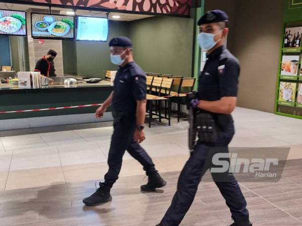 Sinar Harian yang mengikuti Unit Peronda Ibu Pejabat Polis Daerah (IPD) Shah Alam pada hari kedua Sekatan Pergerakan Penuh mendapati kawasan tumpuan terutamanya di Pusat Komersial Seksyen 7, i-City dan sekitar kawasan Setia Alam yang selama ini dipenuhi dengan kehadiran pelanggan mula sunyi.